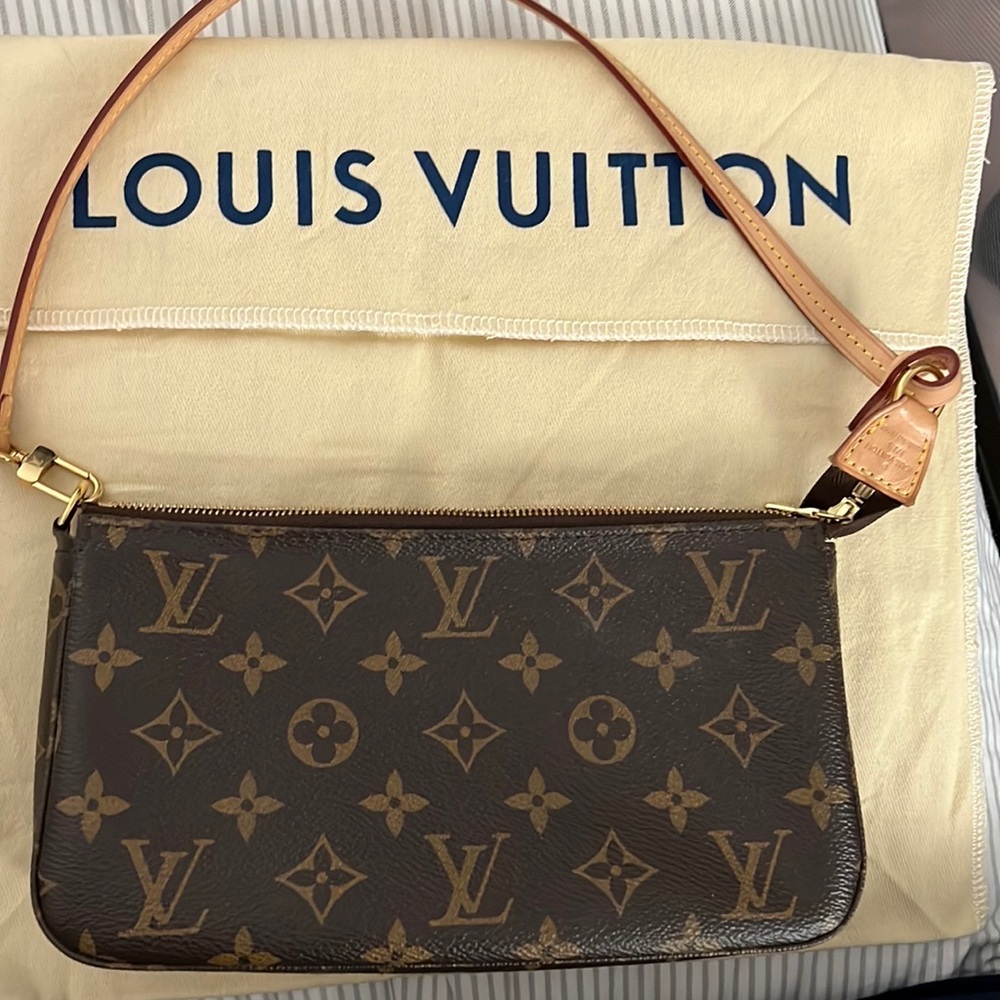 Louis Vuitton Pochette Accesoires Momogram